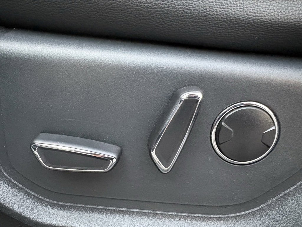 Used 2022 Ford Expedition Max Limited image 18