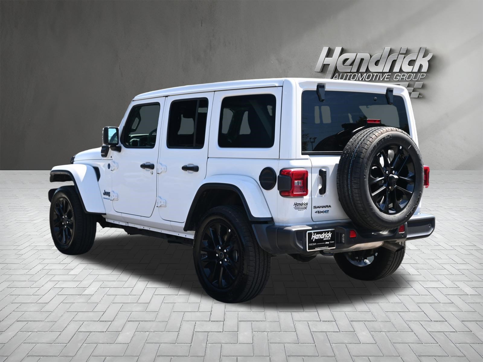 Used 2025 Jeep Wrangler Unlimited Sahara w/ Safety Group AWD/4WD image 8