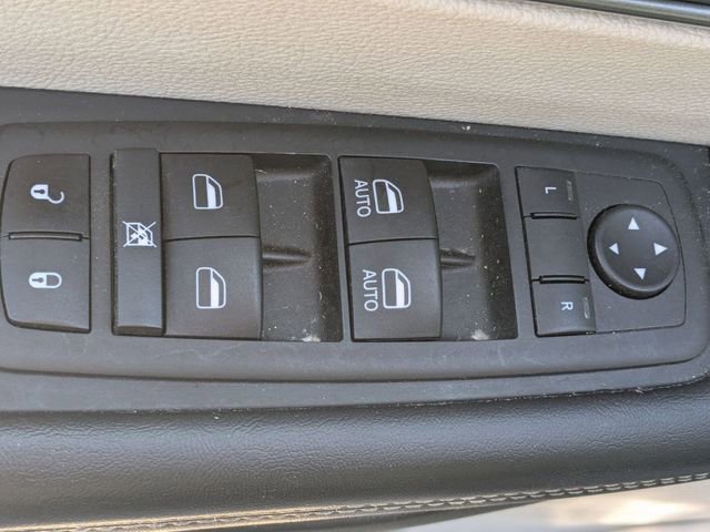 Used 2023 Chrysler Pacifica Touring-L image 16