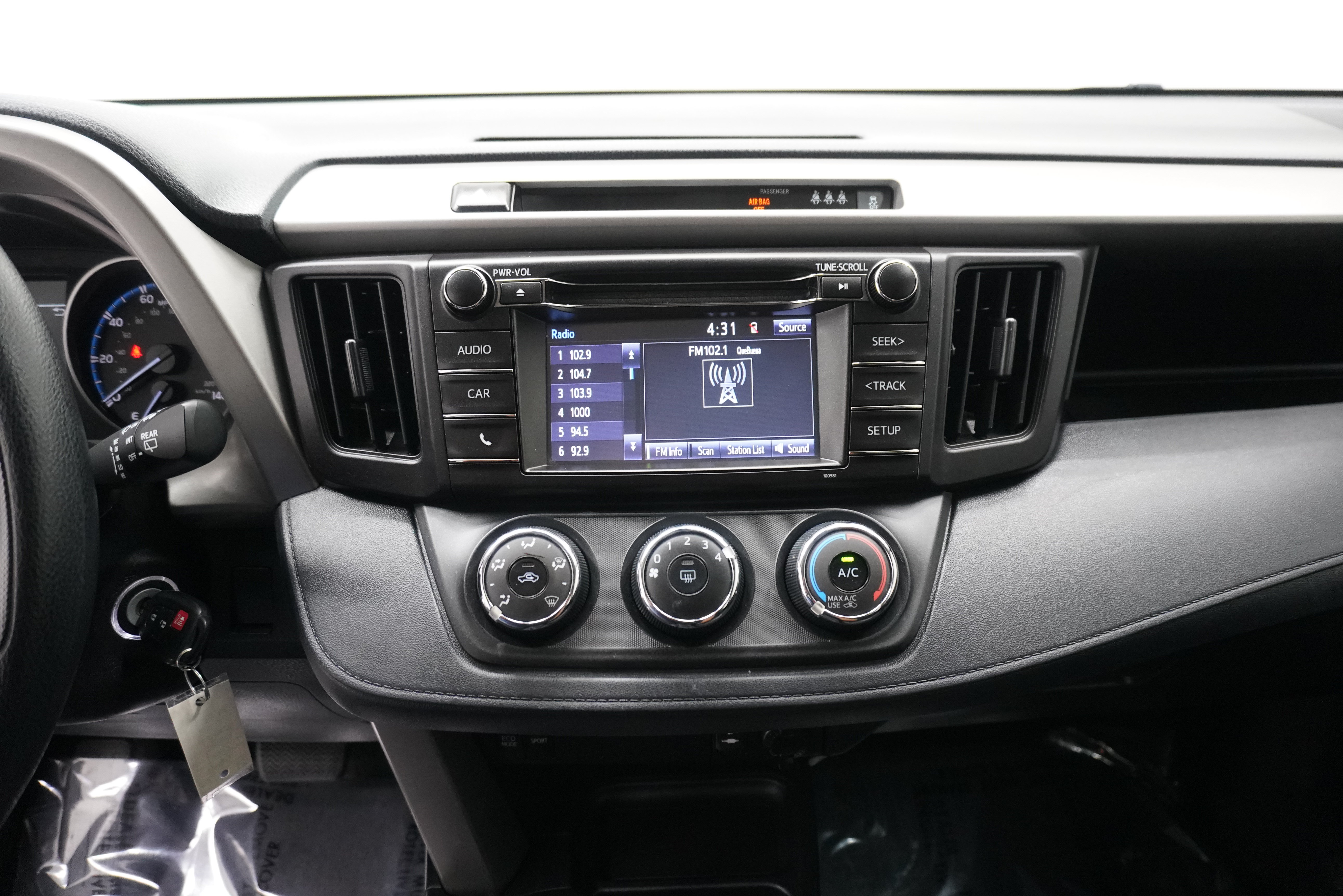Used 2017 Toyota RAV4 LE FWD image 17