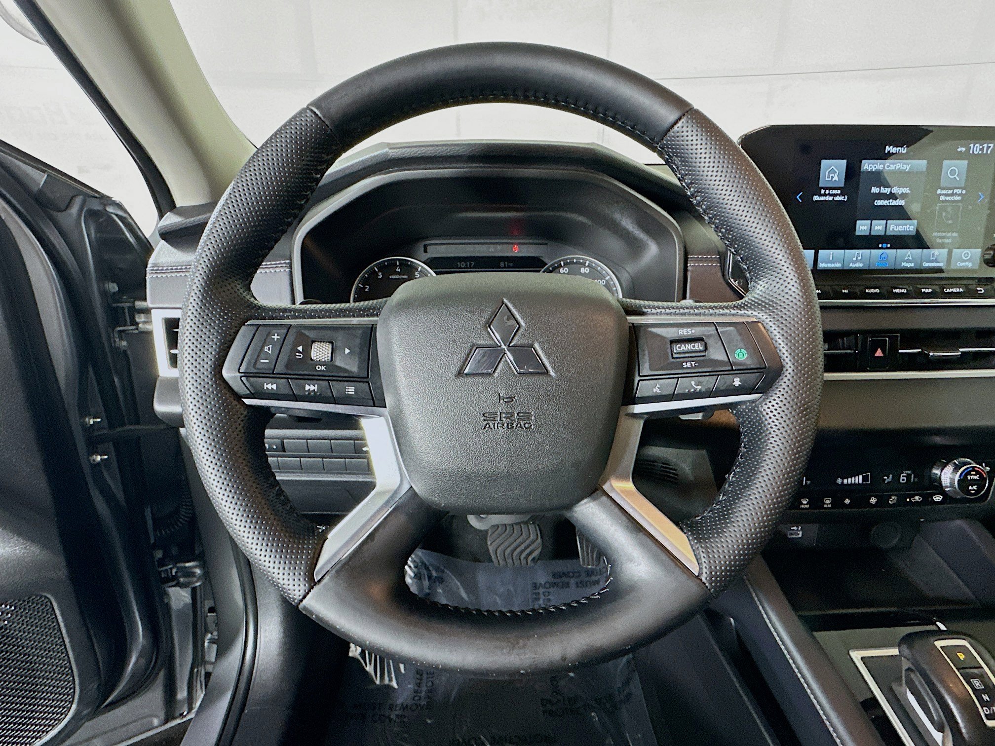 Used 2023 Mitsubishi Outlander SE AWD/4WD image 15