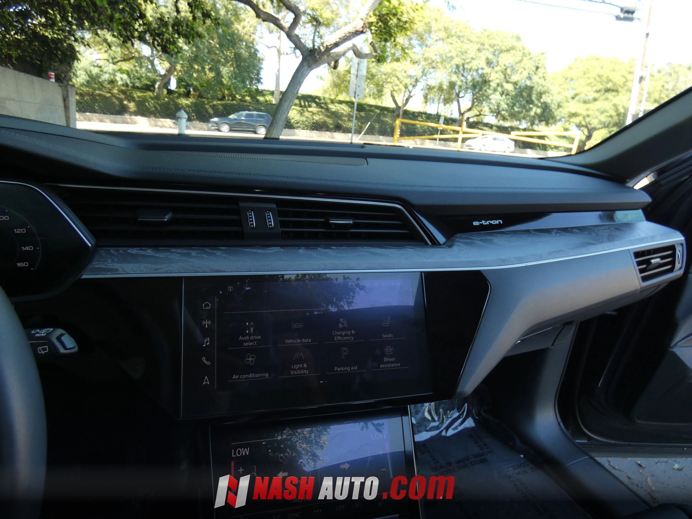 Used 2021 Audi e-tron Premium w/ Convenience Plus Package AWD/4WD image 51