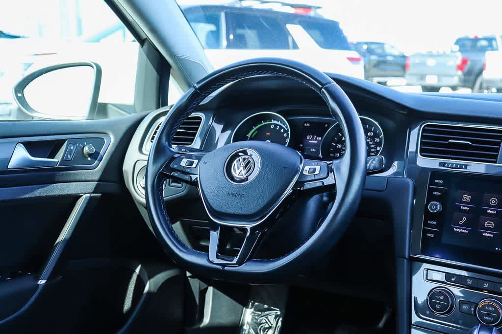 Used 2018 Volkswagen e-Golf SE FWD image 15