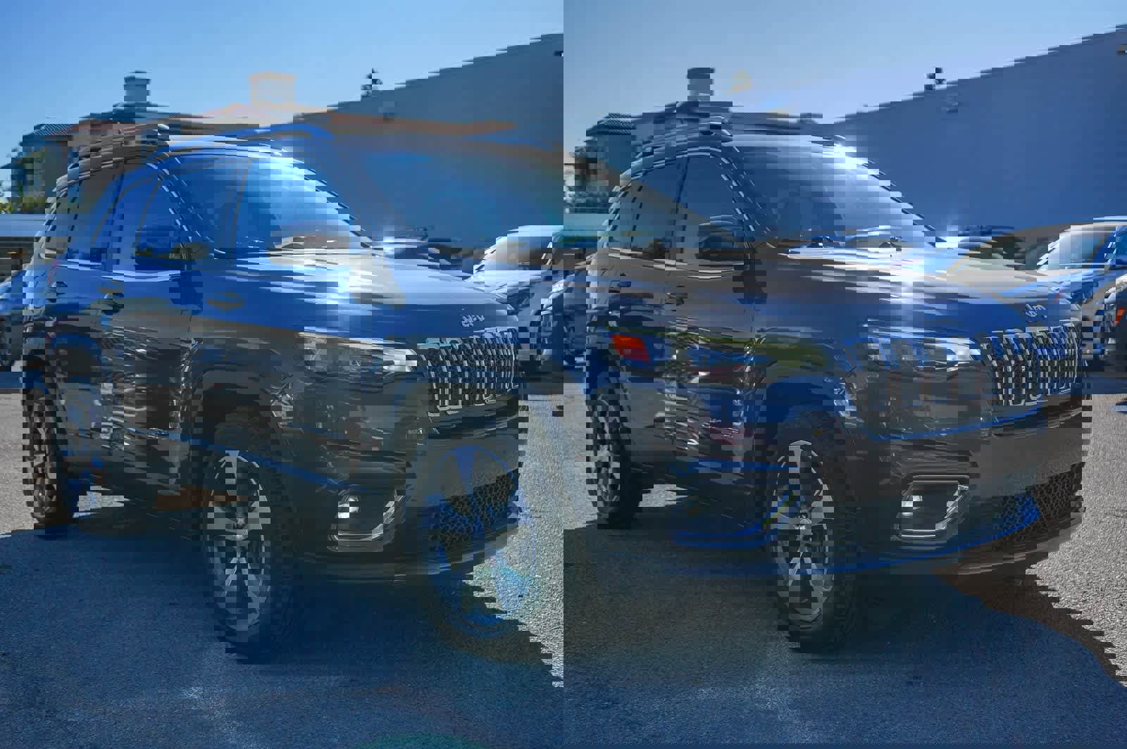 Used 2019 Jeep Cherokee Limited image 3