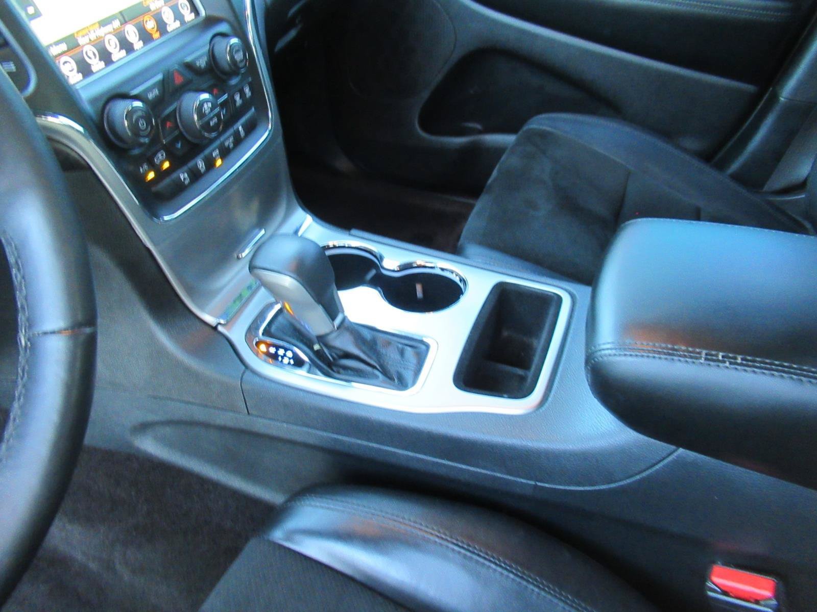 Used 2018 Jeep Grand Cherokee Altitude RWD image 16