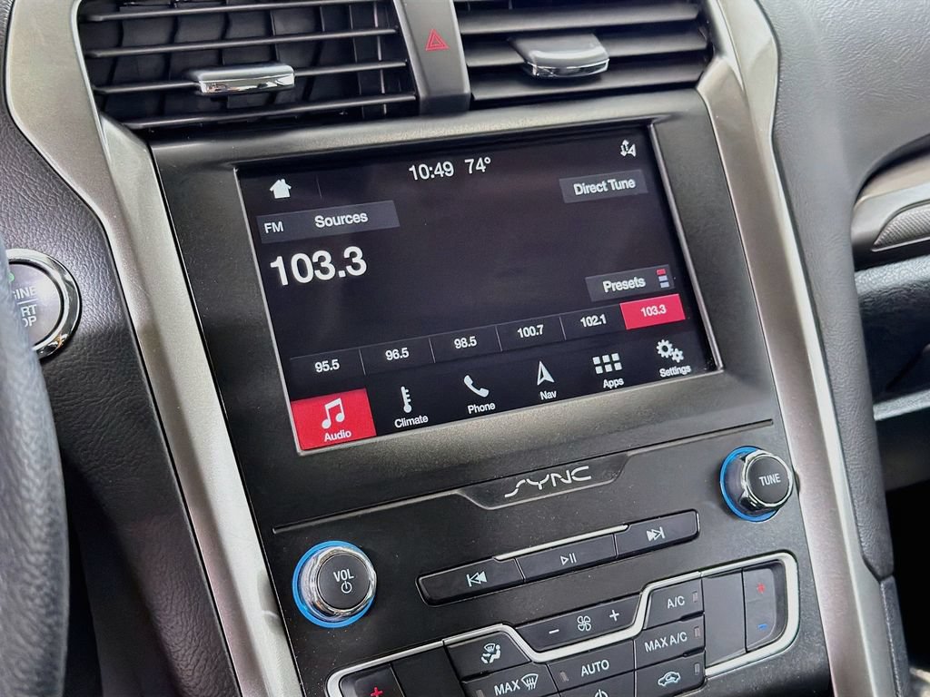 Used 2019 Ford Fusion SE FWD image 16