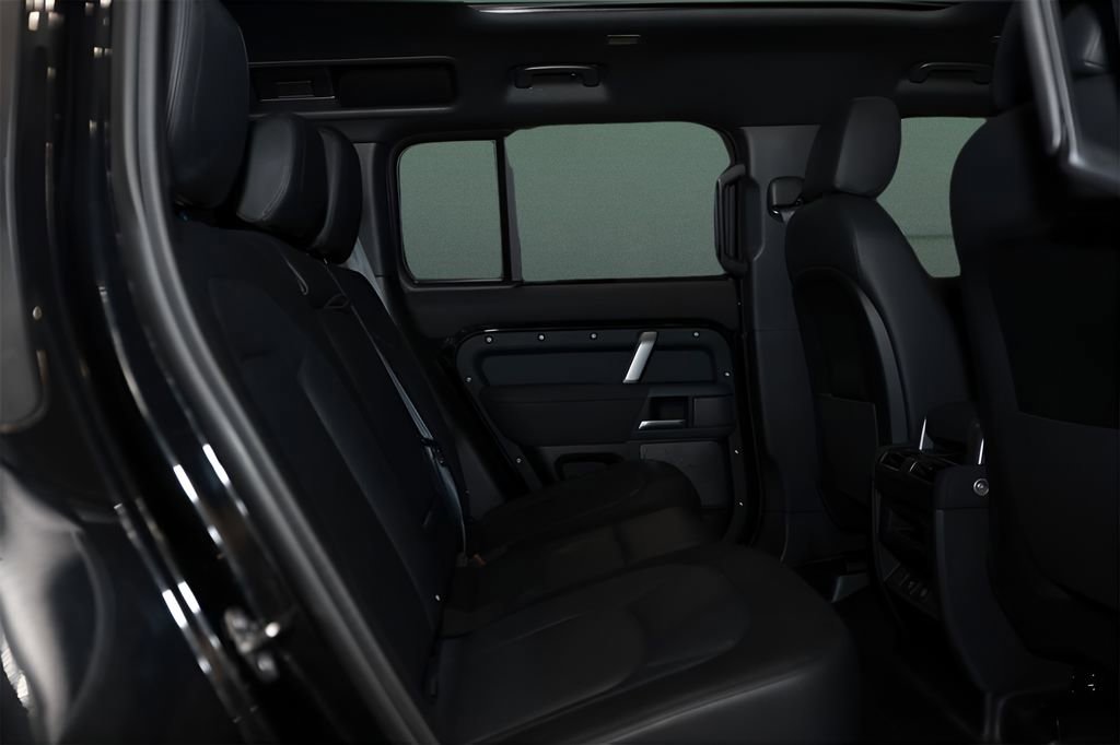 Used 2023 Land Rover Defender 110 X-Dynamic SE image 14