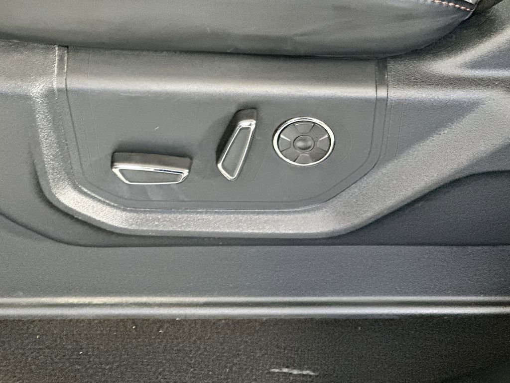 Used 2019 Ford F150 Platinum w/ Equipment Group 701A Luxury AWD/4WD image 23