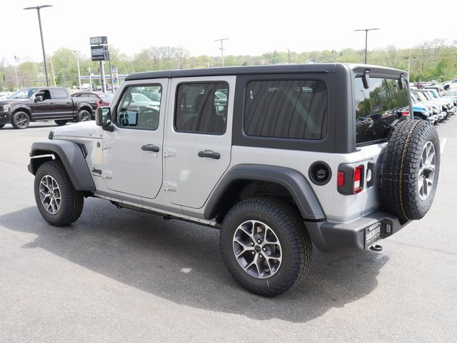 Used 2024 Jeep Wrangler Sport S image 9