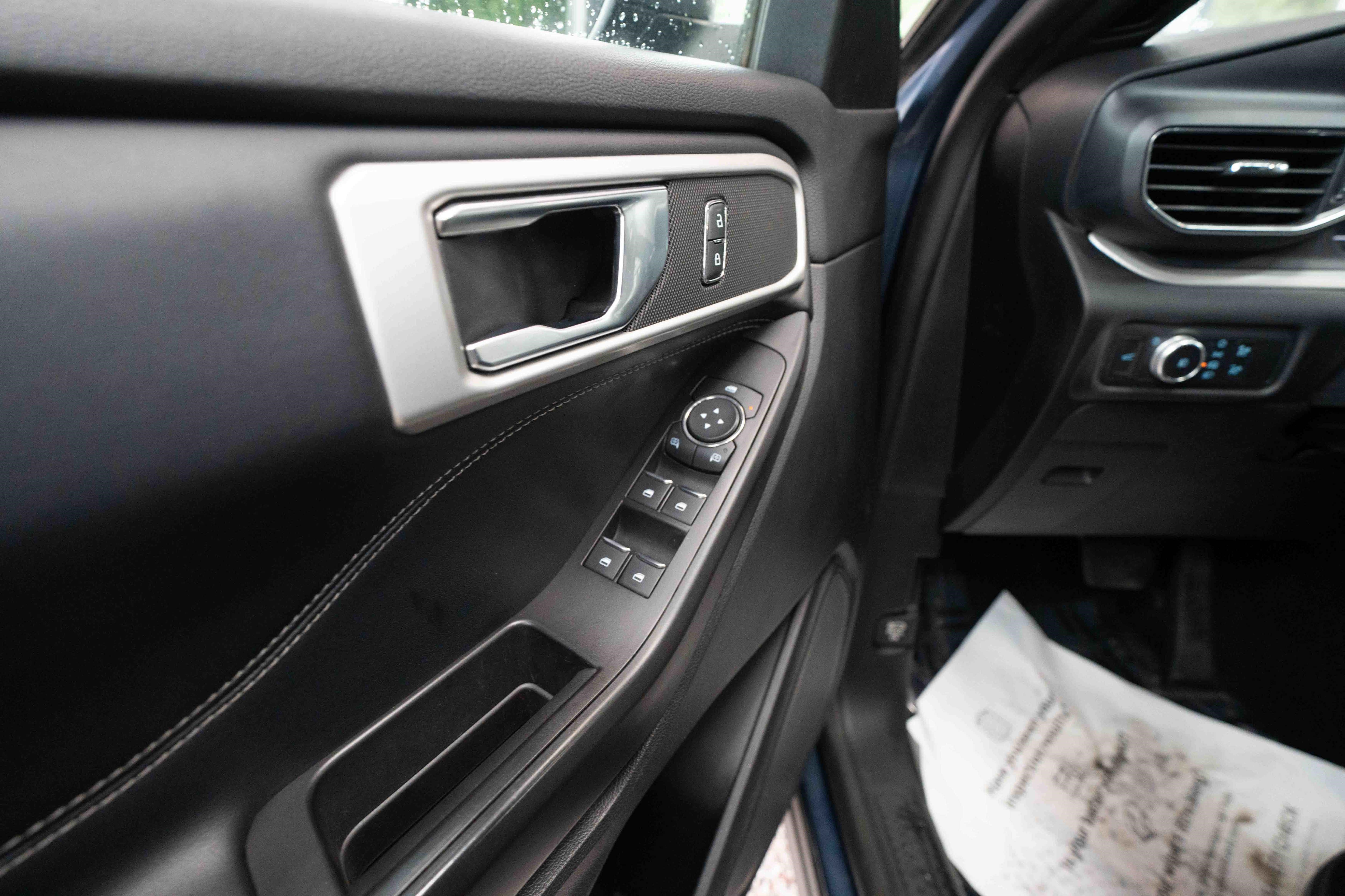 Used 2020 Ford Explorer XLT w/ Equipment Group 202A AWD/4WD image 7