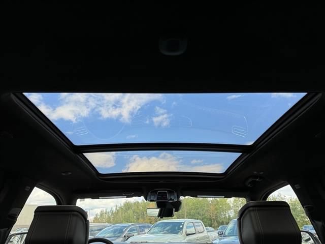 Used 2023 Jeep Grand Wagoneer L Series II AWD/4WD image 8