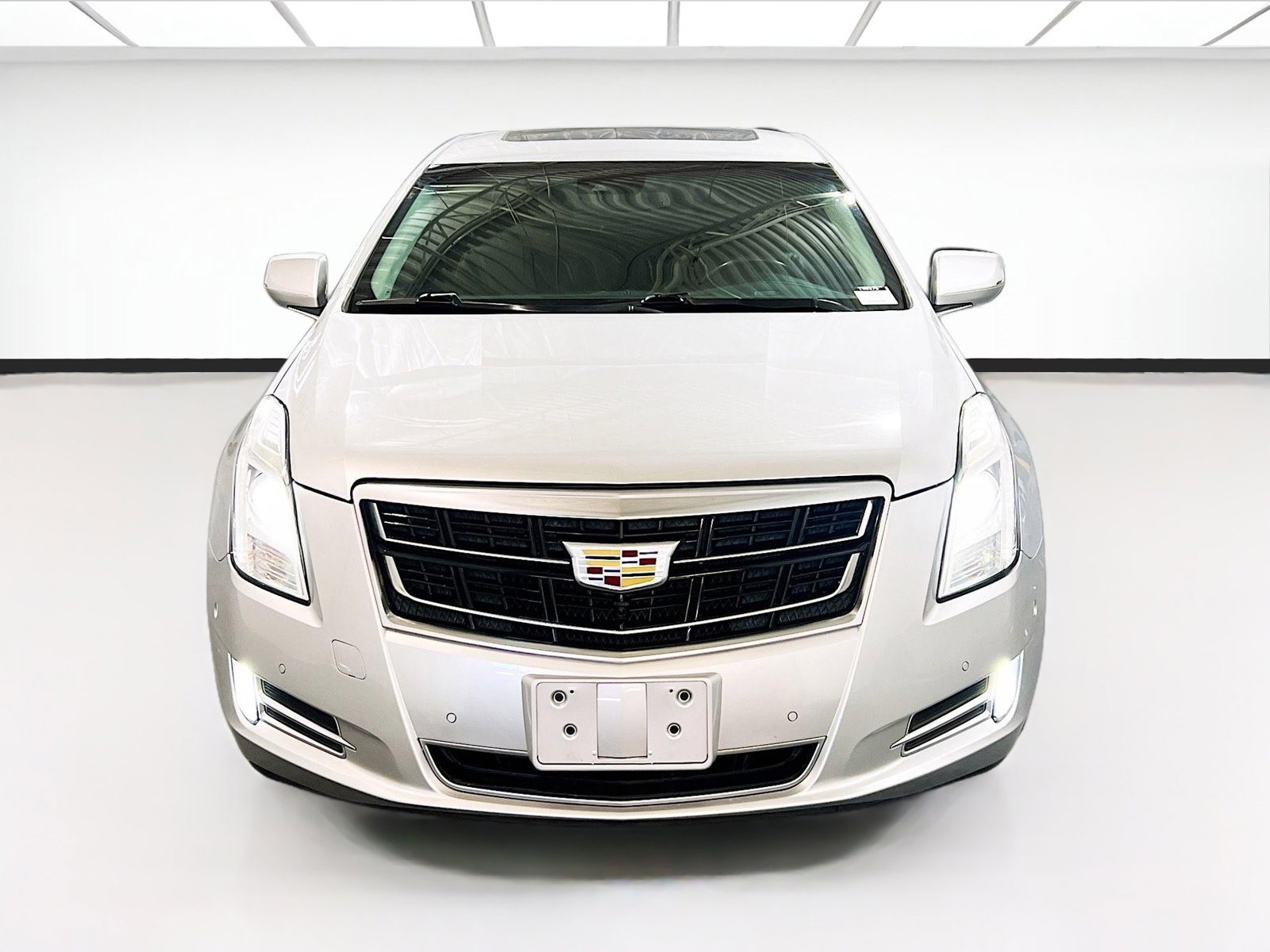 Used 2016 Cadillac XTS Luxury w/ Driver Awareness Package FWD image 2