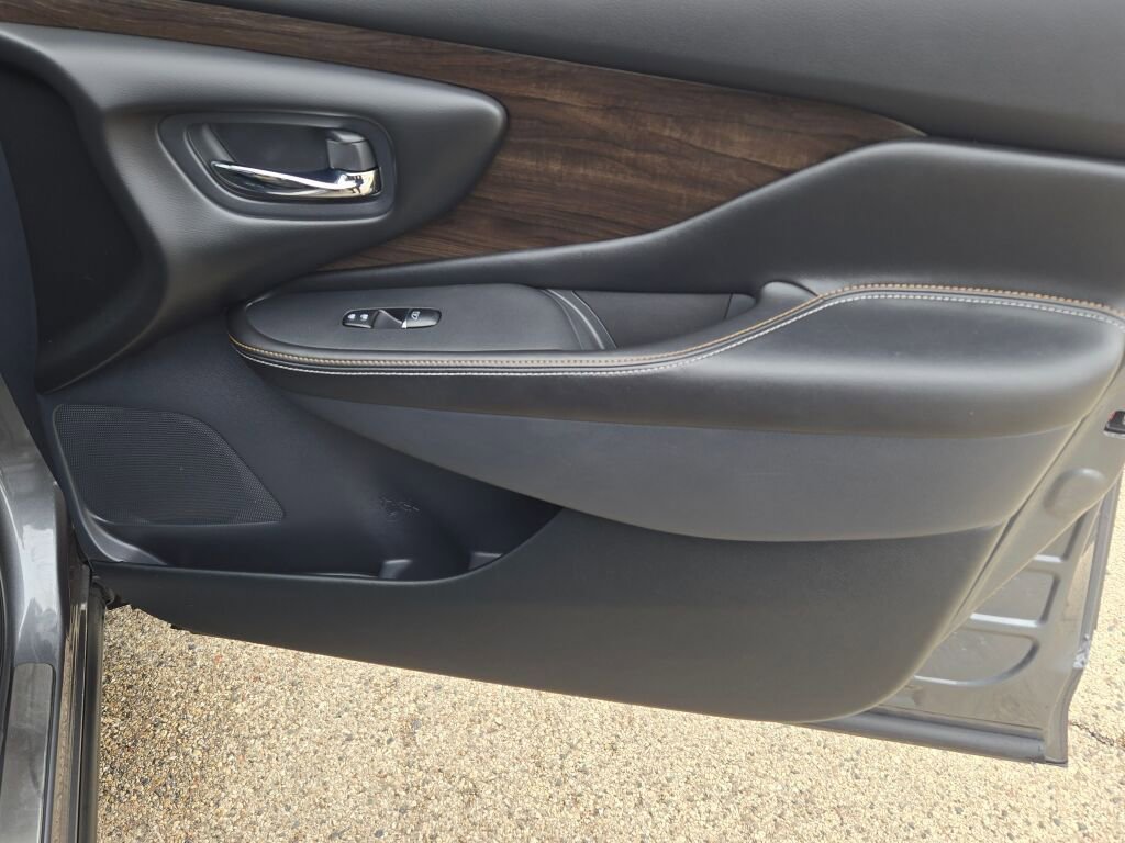 Used 2022 Nissan Murano Platinum w/ Cargo Package image 5