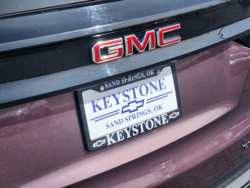 Used 2025 GMC Acadia Elevation image 11