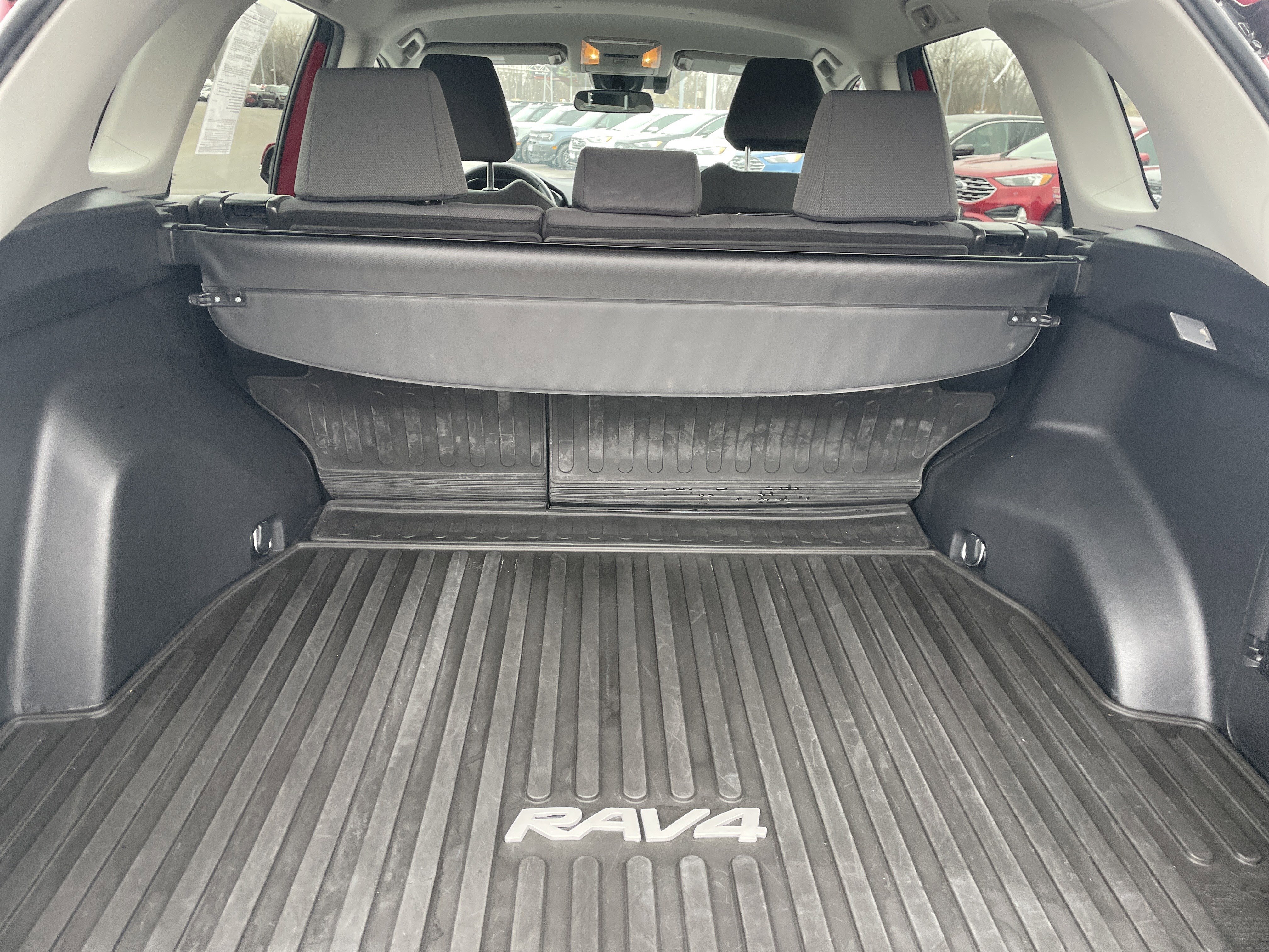 Used 2021 Toyota RAV4 XLE image 19