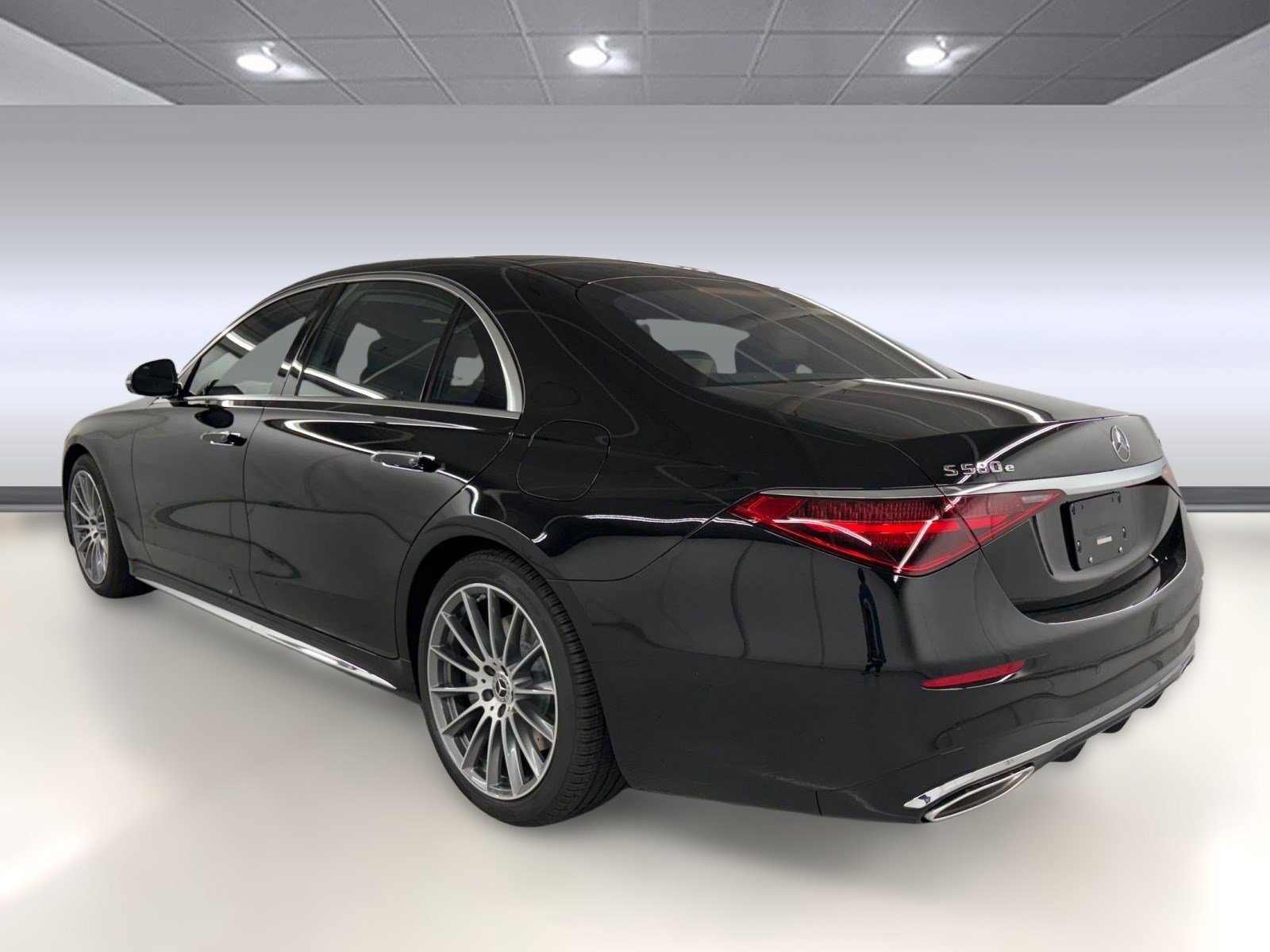 New 2026 Mercedes-Benz S 580e 4MATIC Sedan image 3