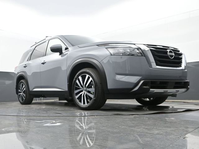Used 2025 Nissan Pathfinder Platinum AWD/4WD image 25