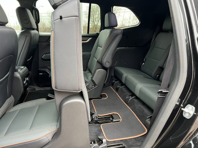 Used 2024 GMC Acadia AT4 w/ Luxury Package image 6