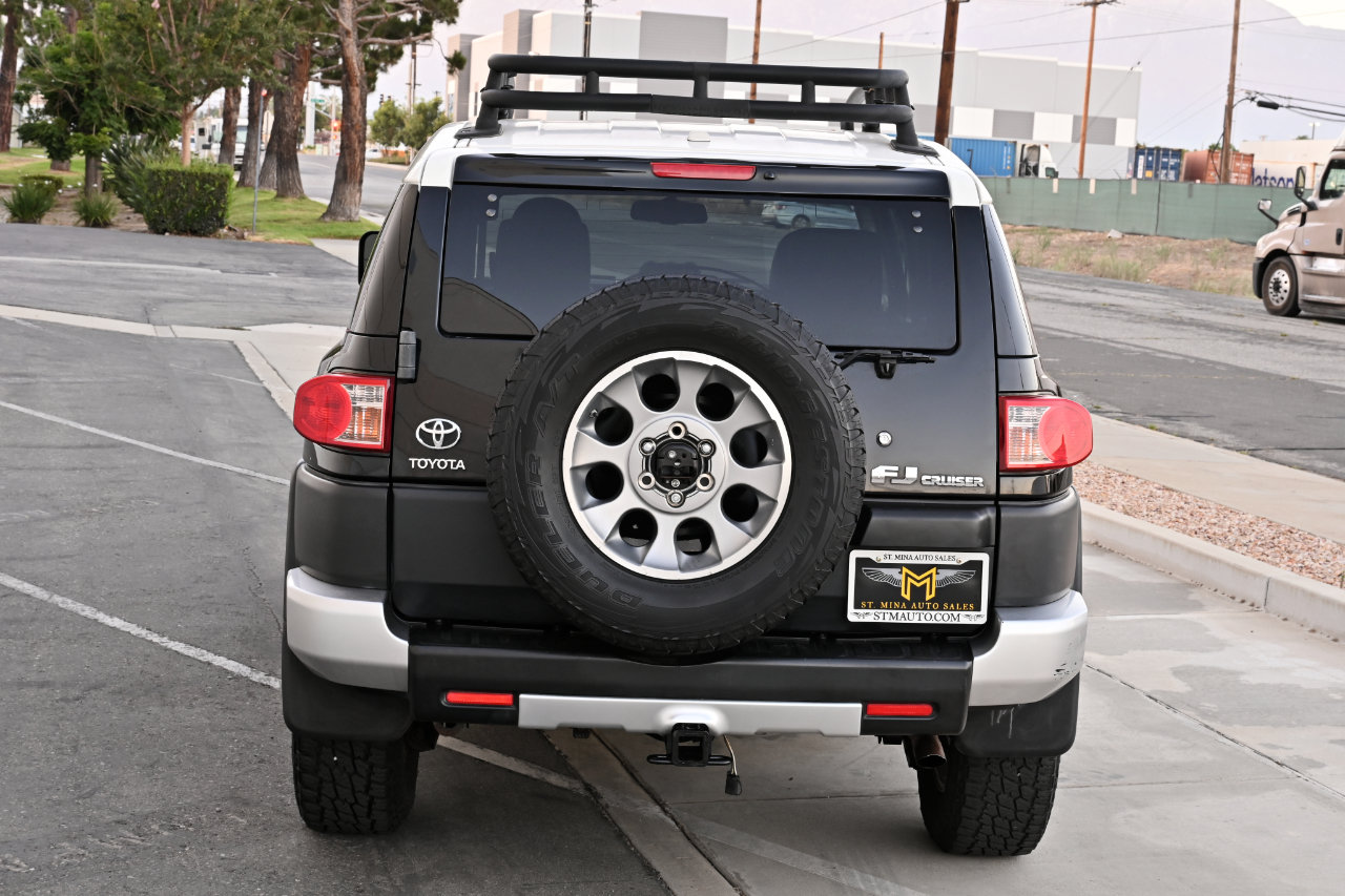 Used 2011 Toyota FJ Cruiser 4WD w/ Convenience Pkg image 6