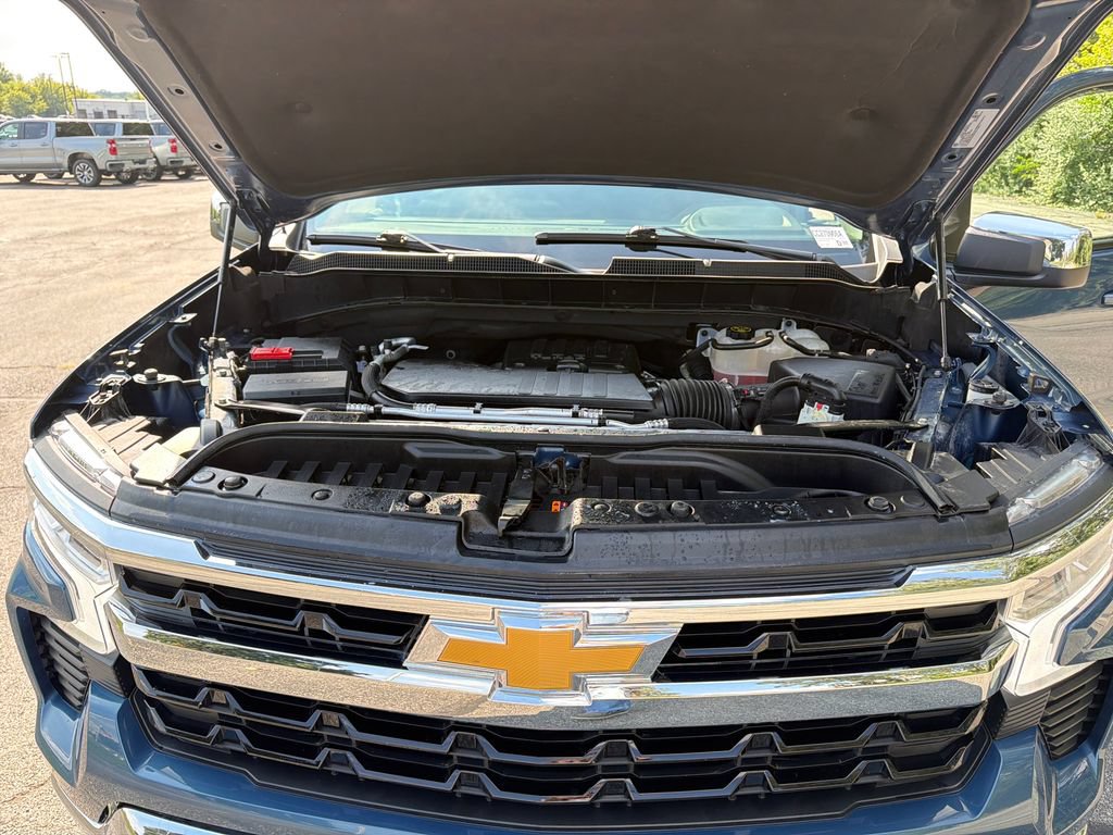 Used 2024 Chevrolet Silverado 1500 LT AWD/4WD image 32
