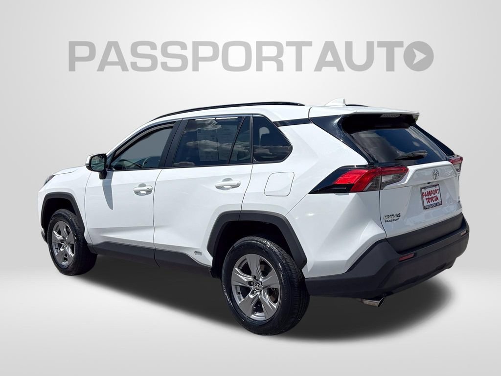 Used 2025 Toyota RAV4 LE AWD/4WD image 4