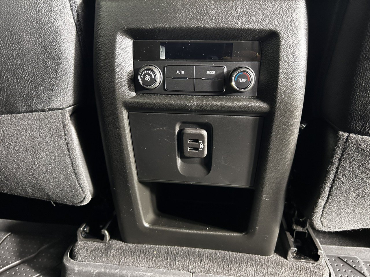 Used 2023 Chevrolet Traverse LT FWD image 14