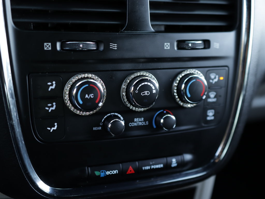 Used 2016 Dodge Grand Caravan SE FWD image 15