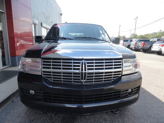Used 2014 Lincoln Navigator L 4WD w/ Monochrome Appearance Package image 3