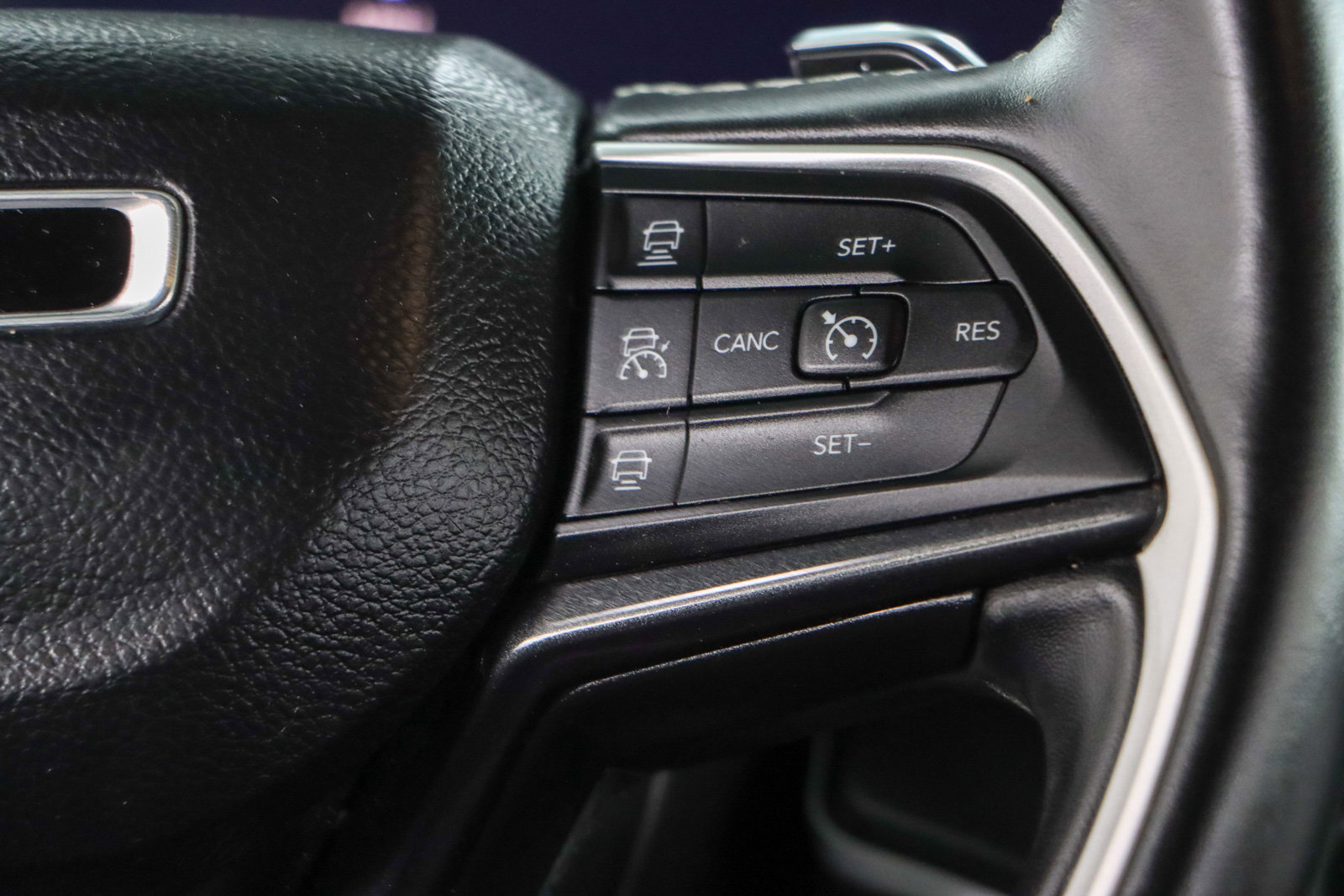 Used 2022 Jeep Grand Cherokee L Laredo image 14