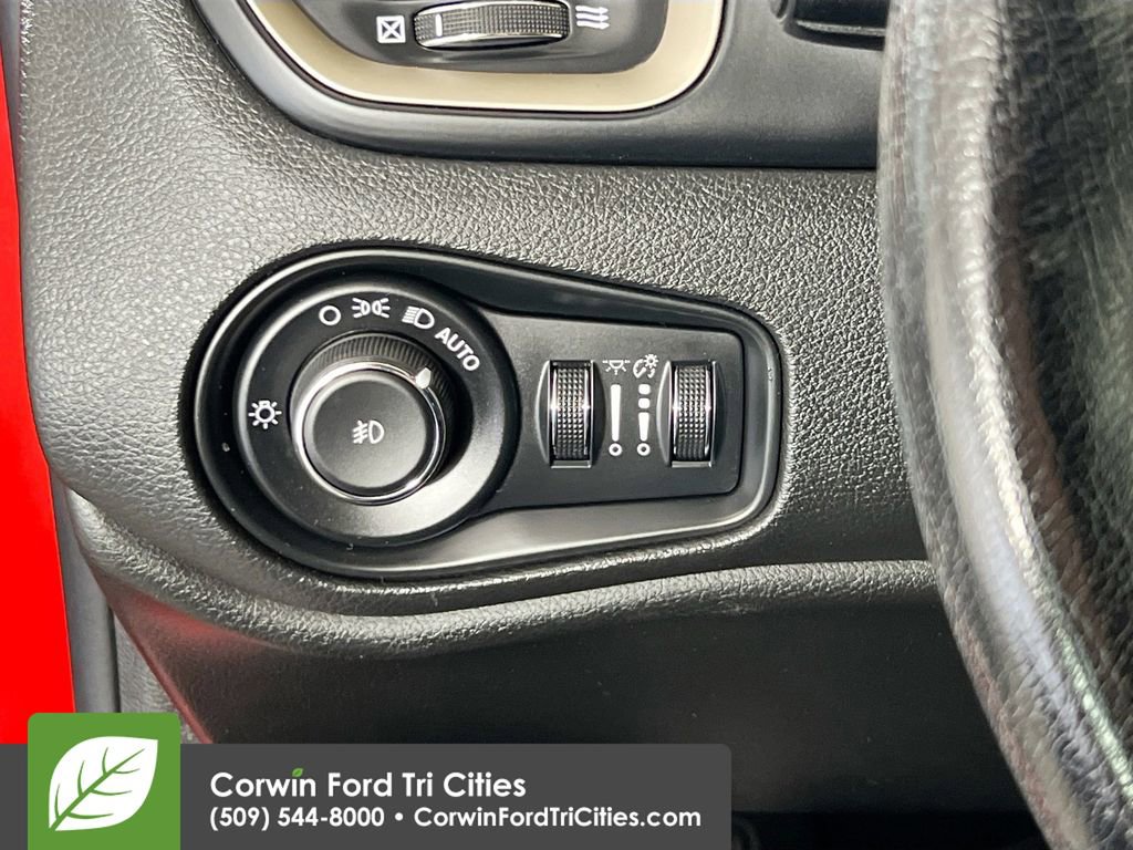 Used 2015 Jeep Renegade Limited AWD/4WD image 19