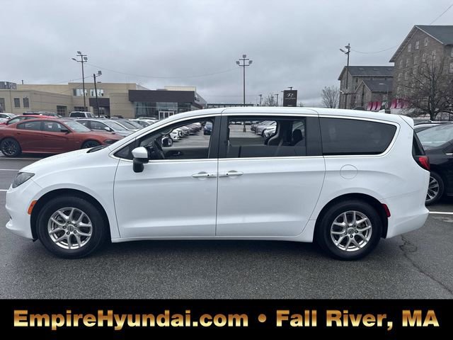 Used 2023 Chrysler Voyager LX image 11