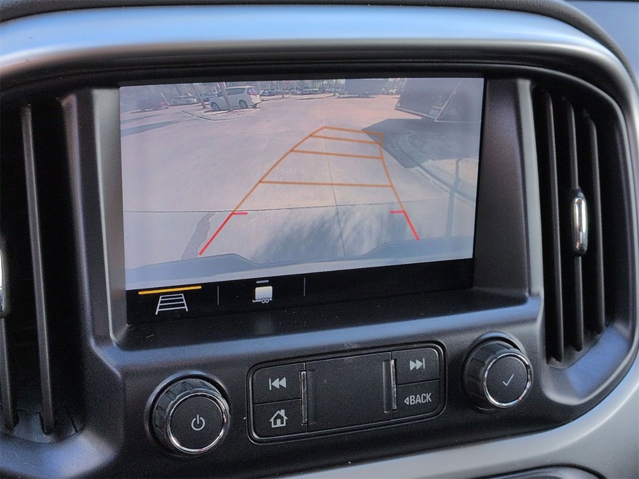 Used 2020 Chevrolet Colorado LT image 17