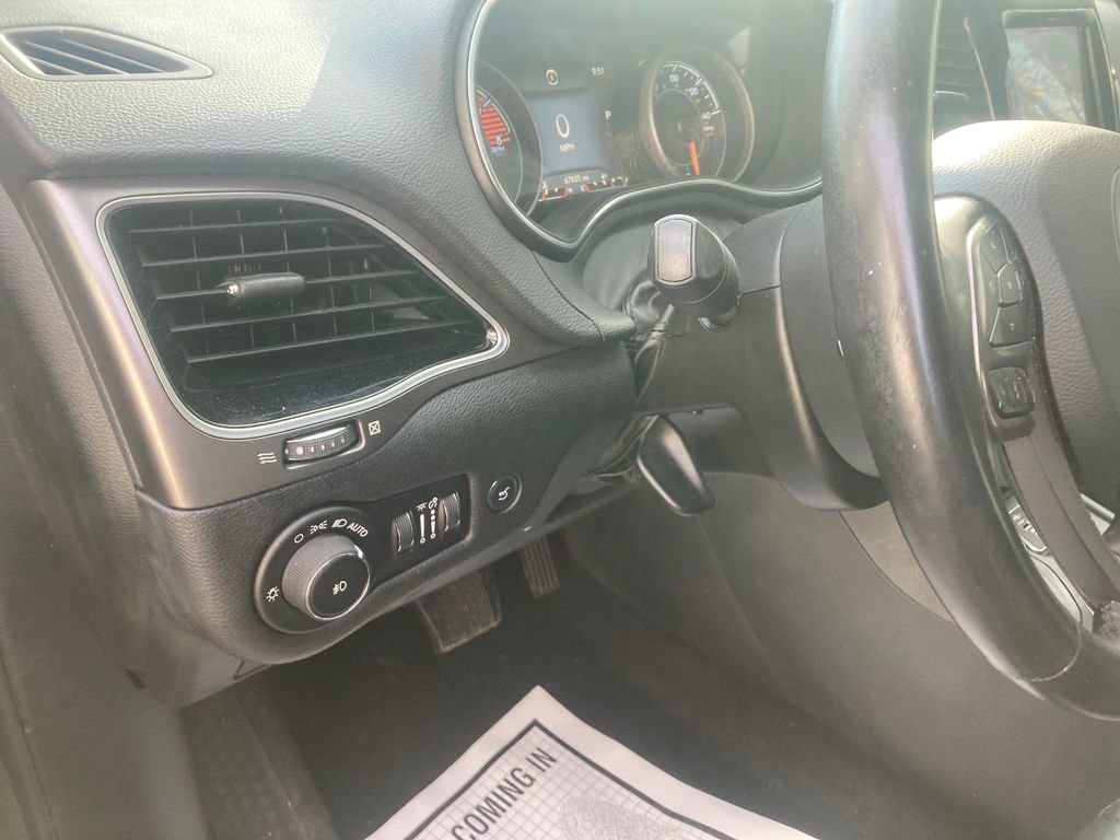 Used 2019 Jeep Cherokee Limited image 17