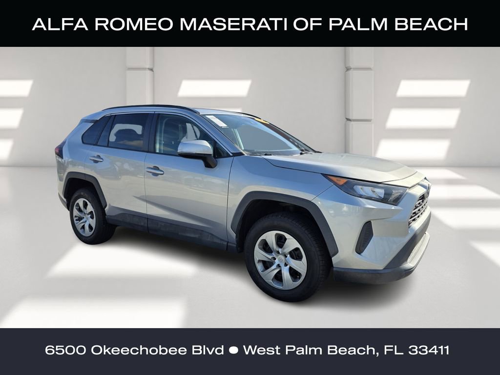 Used 2021 Toyota RAV4 LE image 1