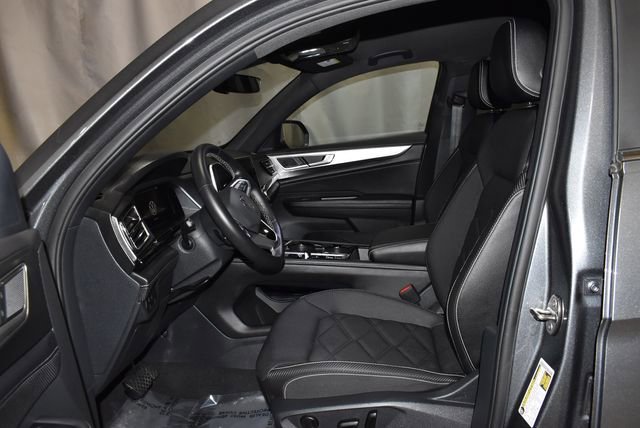 Used 2025 Volkswagen Atlas Cross Sport SE image 12