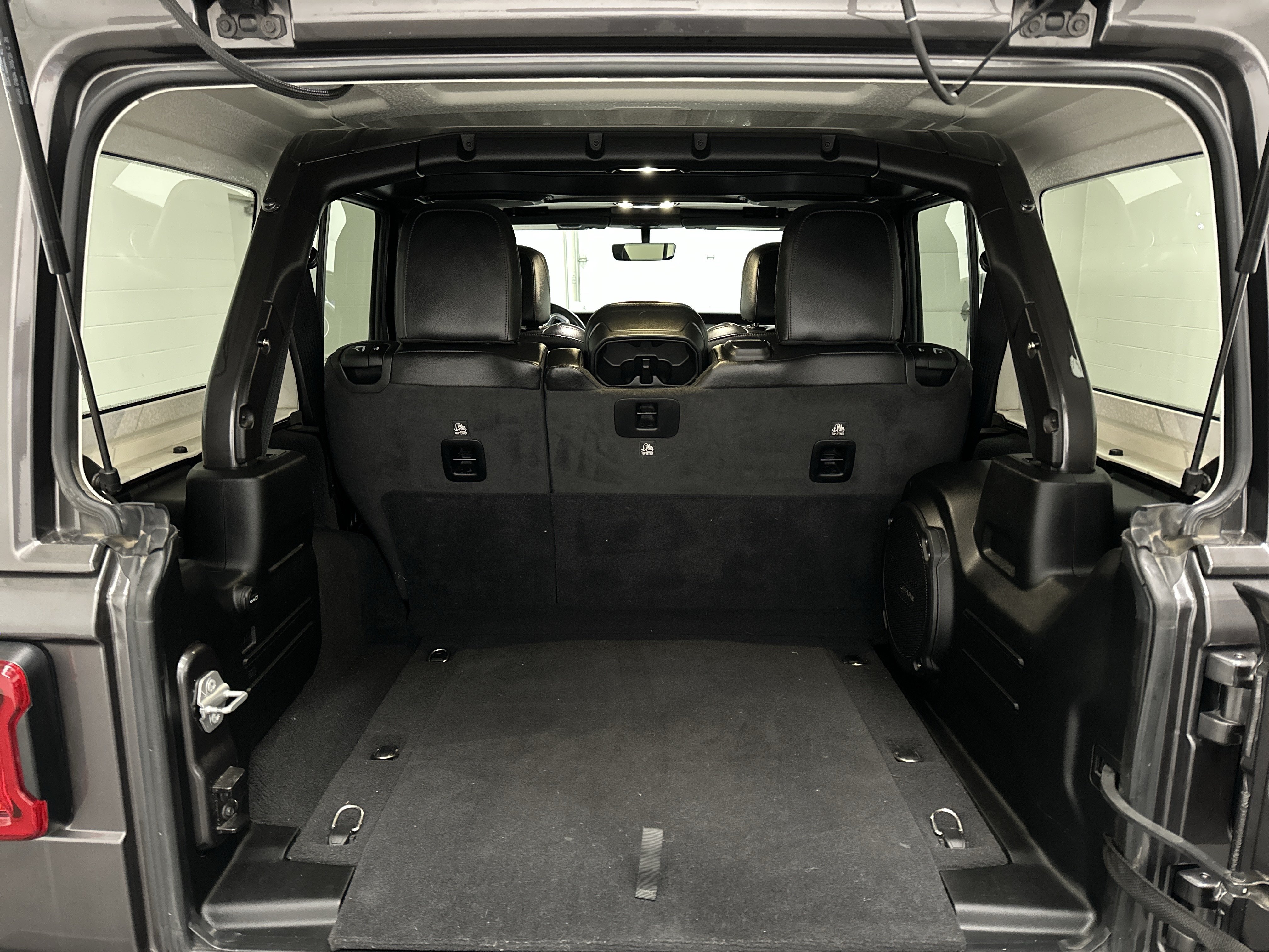 Used 2021 Jeep Wrangler Unlimited Sahara AWD/4WD image 16