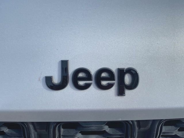 Used 2025 Jeep Grand Cherokee Altitude AWD/4WD image 29