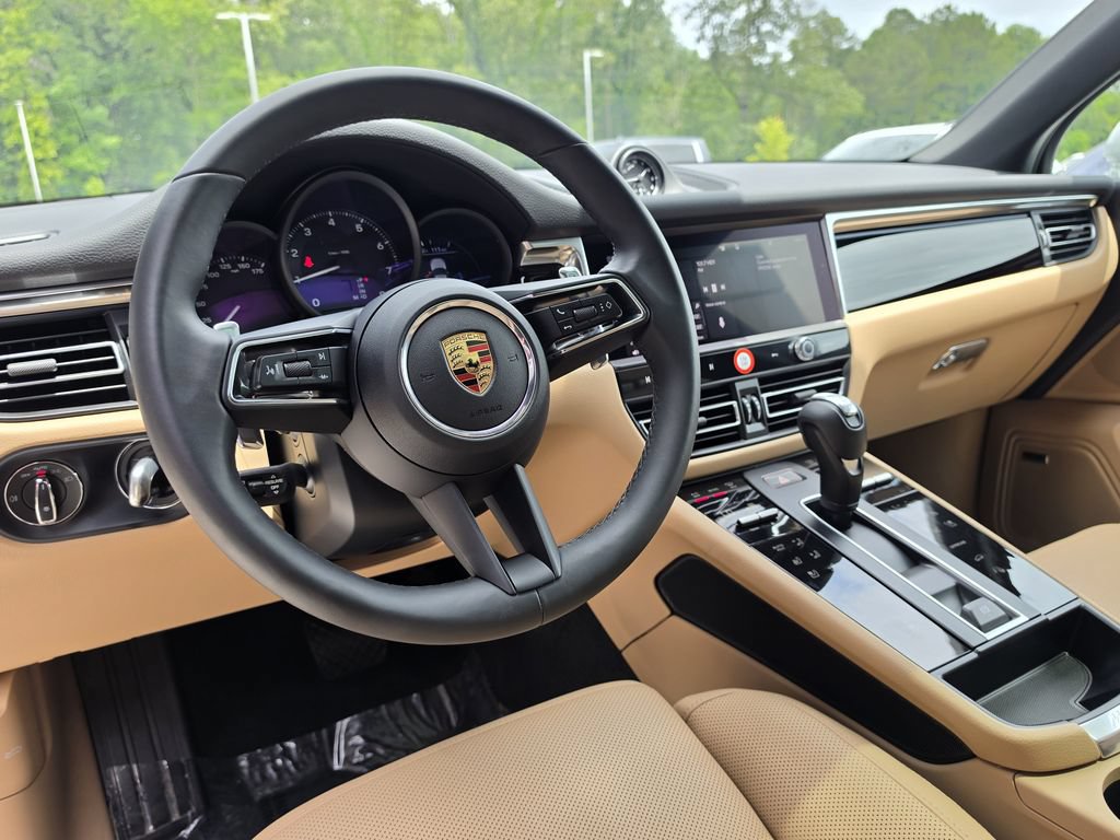 Used 2026 Porsche Macan AWD/4WD image 4