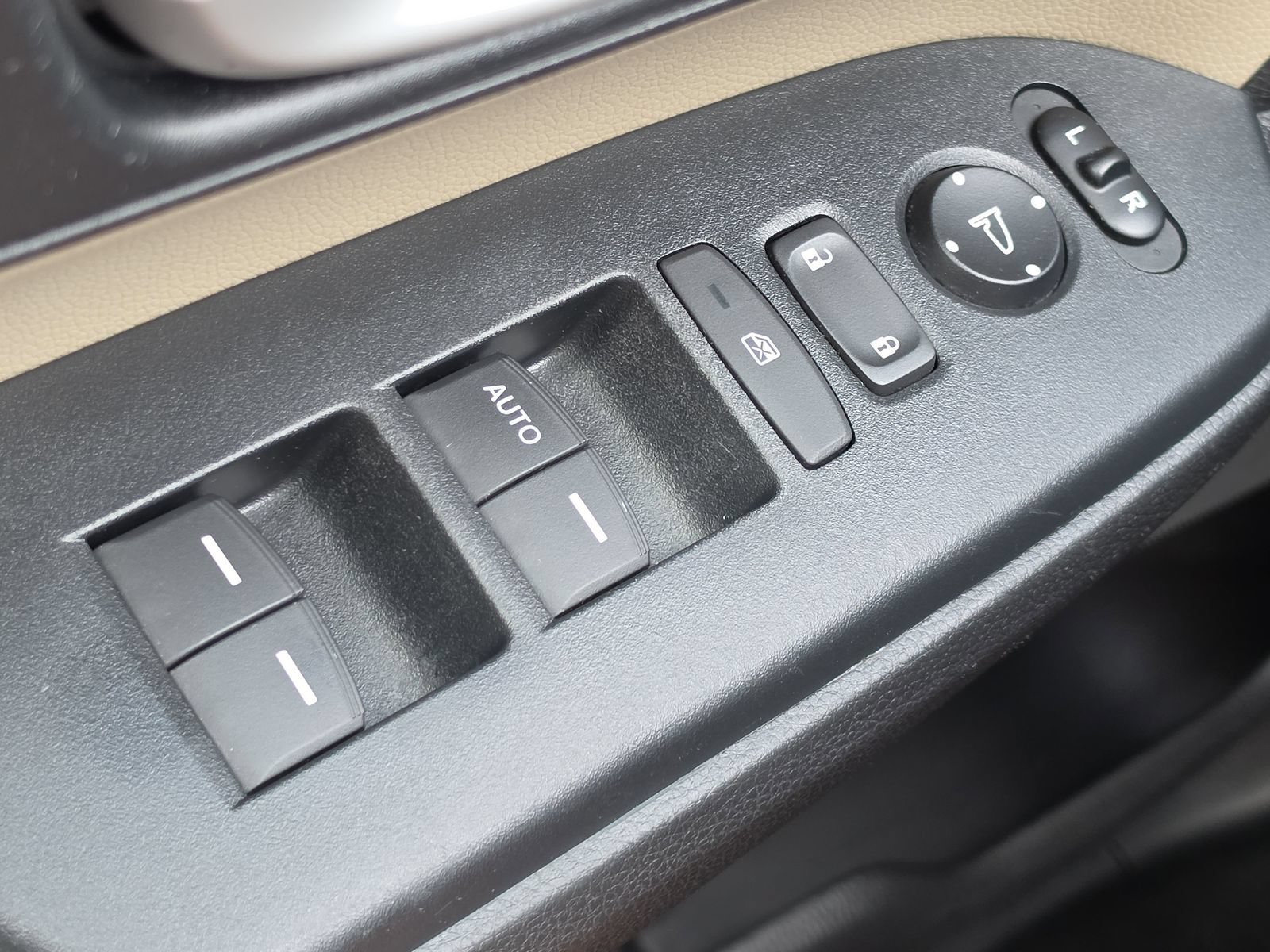 Used 2017 Honda CR-V LX image 14