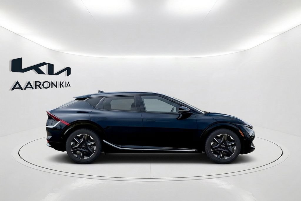 New 2026 Kia EV6 Wind RWD image 8