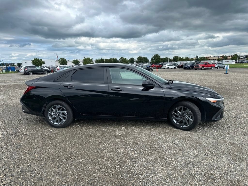 Used 2024 Hyundai Elantra SEL FWD image 9