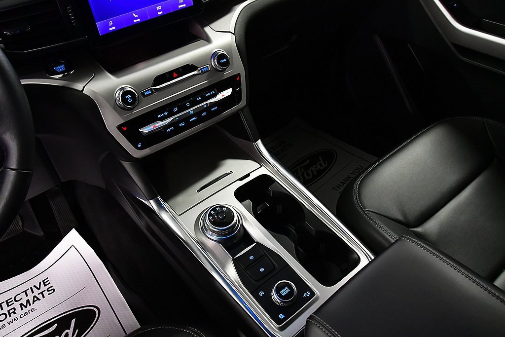 Used 2024 Ford Explorer XLT w/ Equipment Group 202A image 24