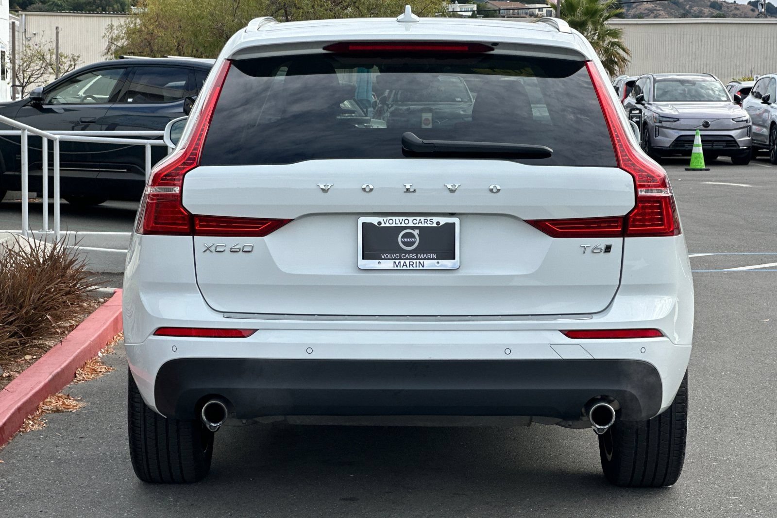 Used 2021 Volvo XC60 T6 Momentum w/ Premium Package AWD/4WD image 7