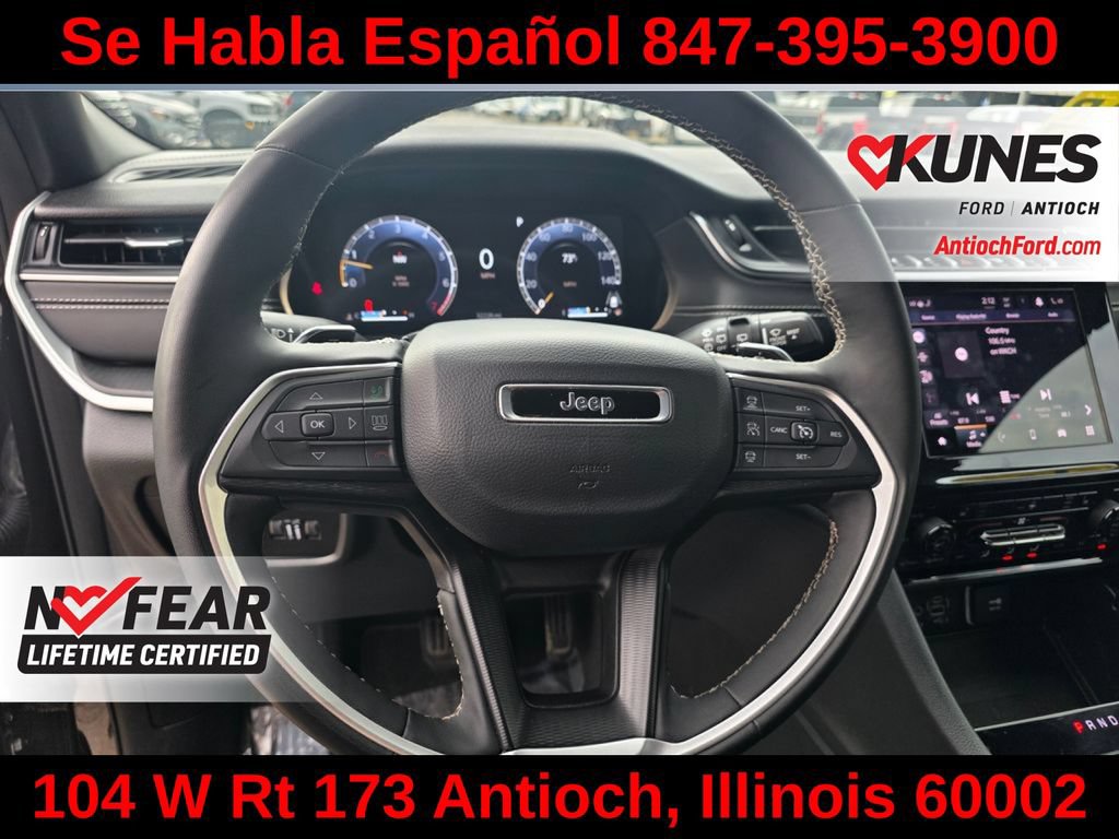 Used 2025 Jeep Grand Cherokee Altitude AWD/4WD image 32