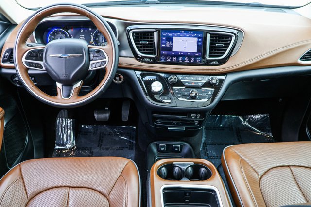 Used 2018 Chrysler Pacifica Limited image 24