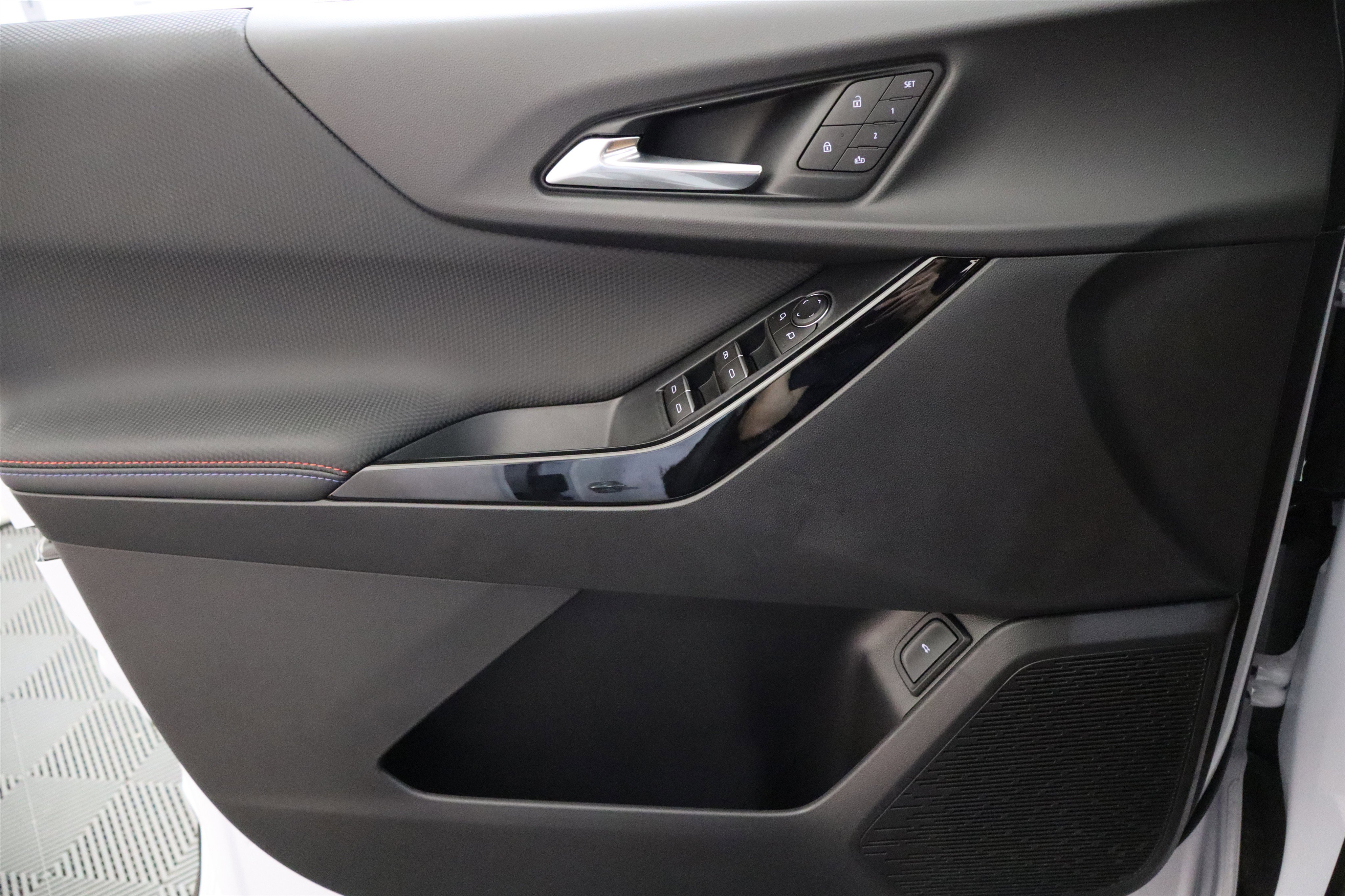 New 2026 Chevrolet Equinox RS w/ Convenience Package III image 34