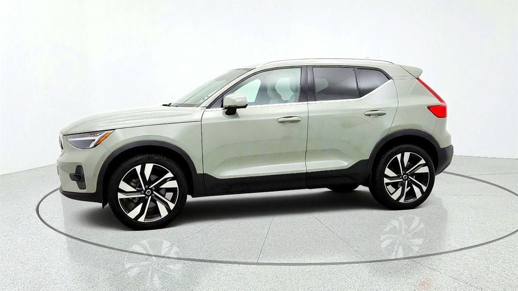 Used 2024 Volvo XC40 B5 Plus w/ Protection Package Premier AWD/4WD image 8