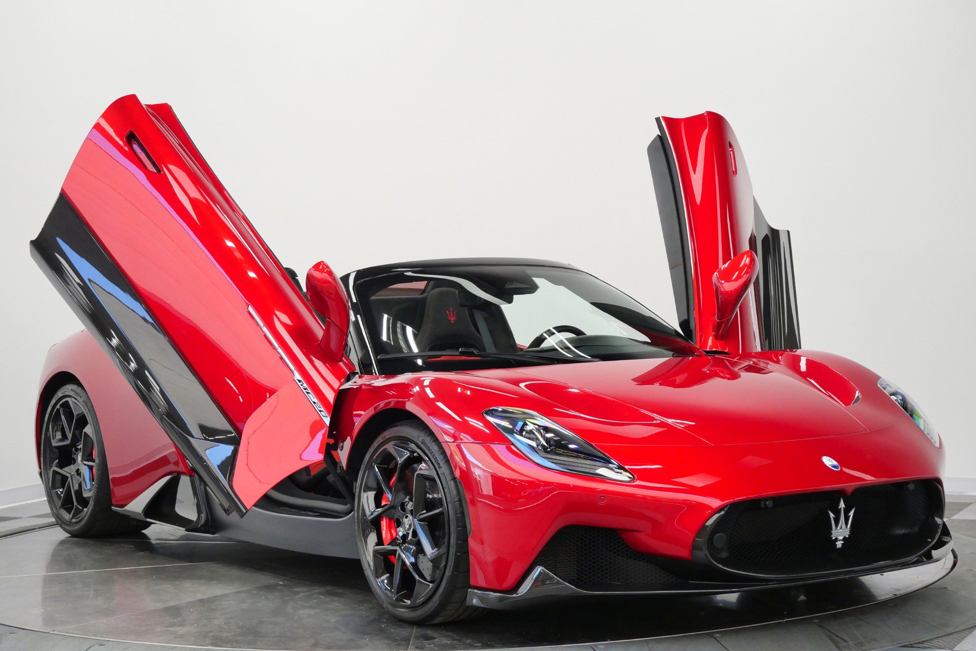 Used 2023 Maserati MC20 Spyder RWD image 3