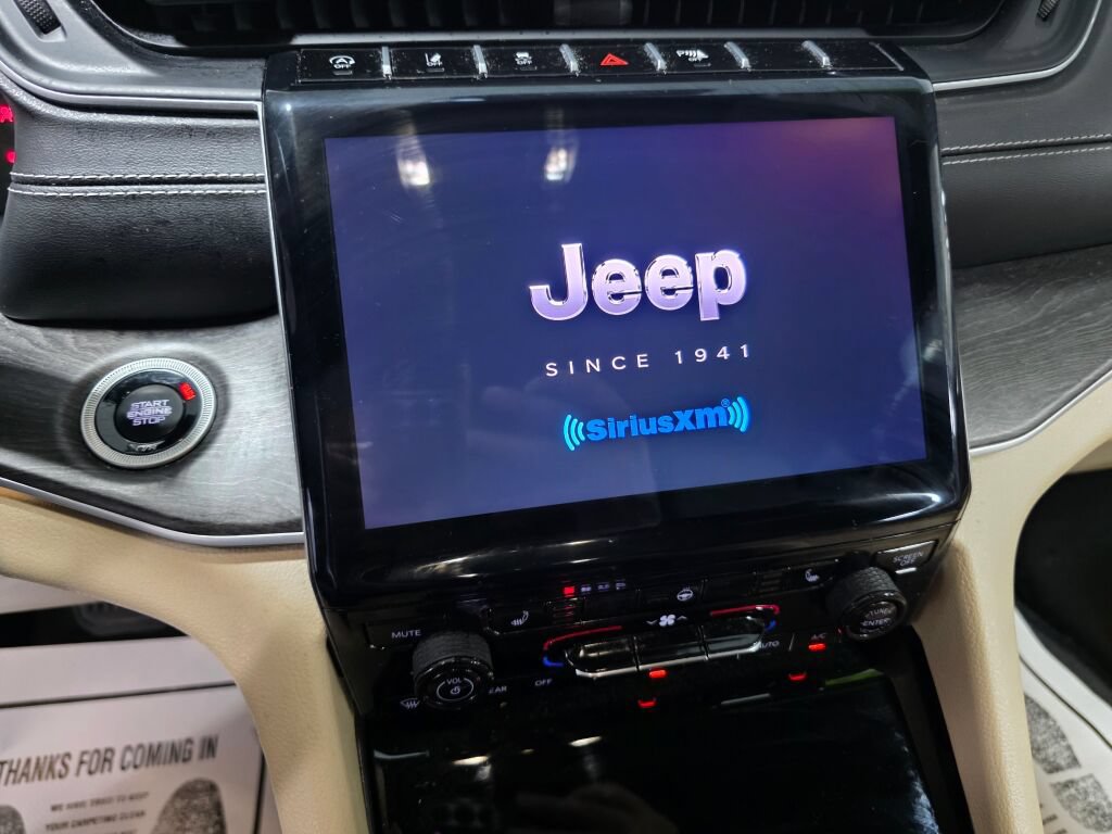 Used 2025 Jeep Grand Cherokee L Limited AWD/4WD image 13