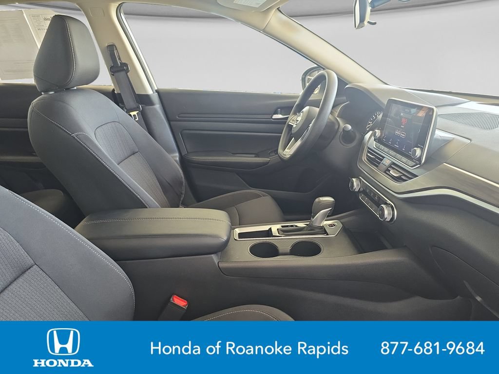 Used 2025 Nissan Altima 2.5 SV FWD image 17
